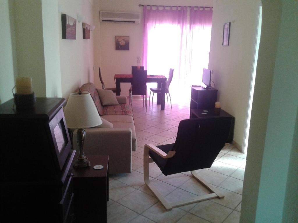 A seating area at Foivos Seaside Apartments