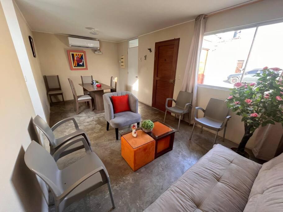 a living room with a couch and chairs and a table at Cómoda y acogedora casa de 1 piso in Trujillo