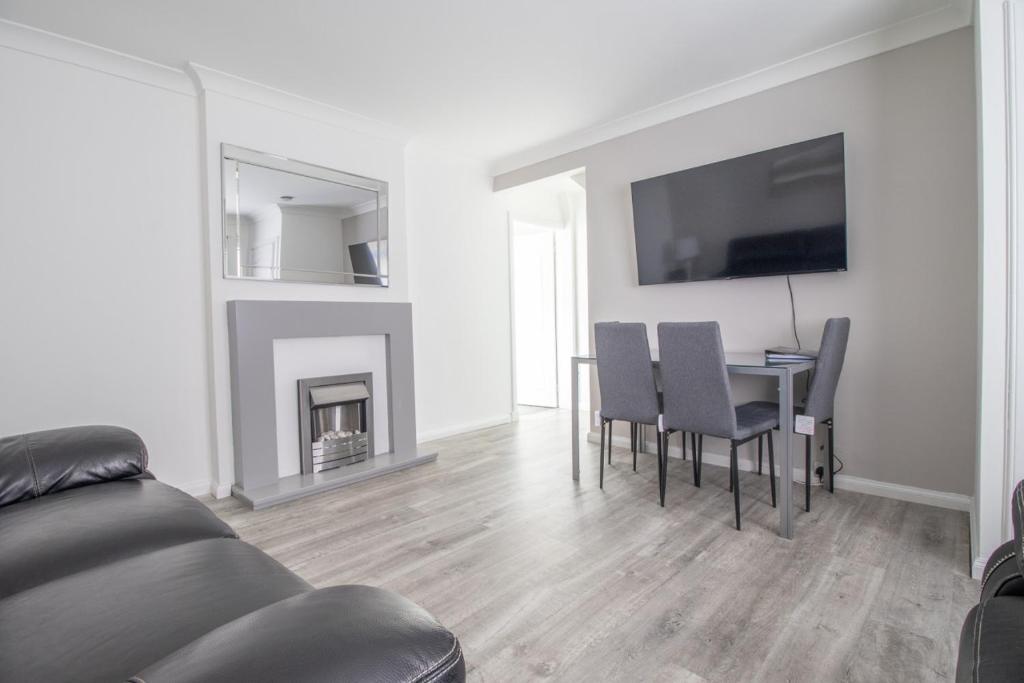 Kirkwood House 2 bedroom house in Coatbridge, Glasgow Updated 2024 Prices