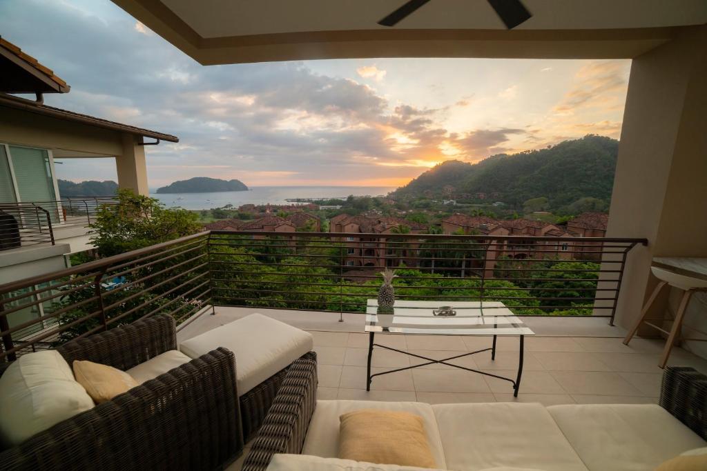 En balkong eller terrasse på Los Suenos Resort Montecielo 4A by Stay in CR