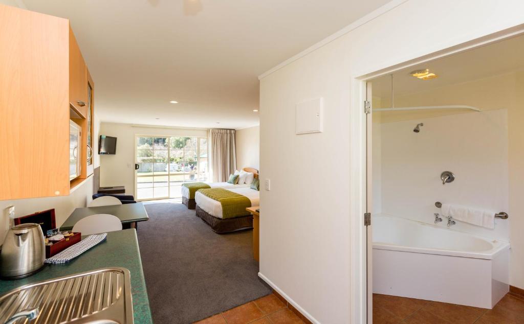 Postel nebo postele na pokoji v ubytování Aspen Court Motel Taihape