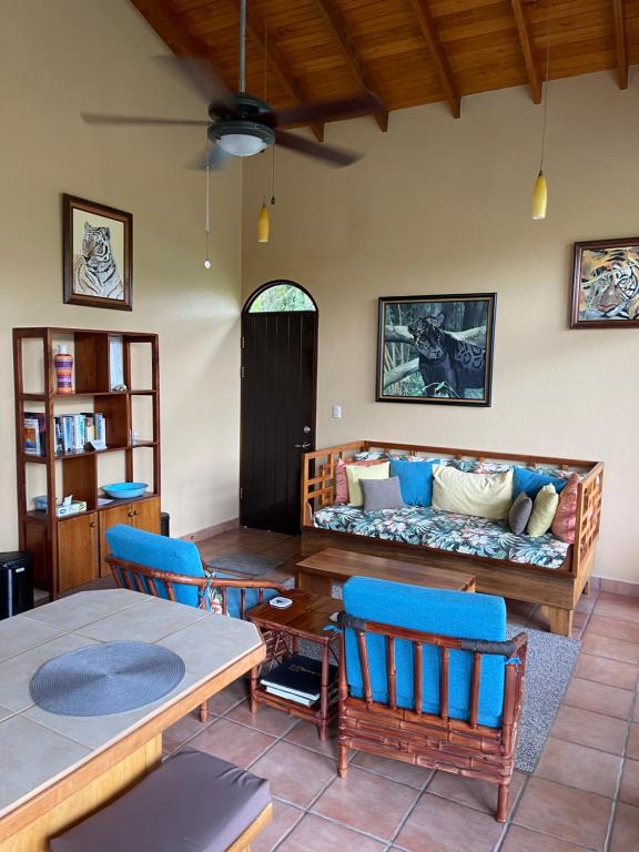 Posezení v ubytování Mango Tree Villas