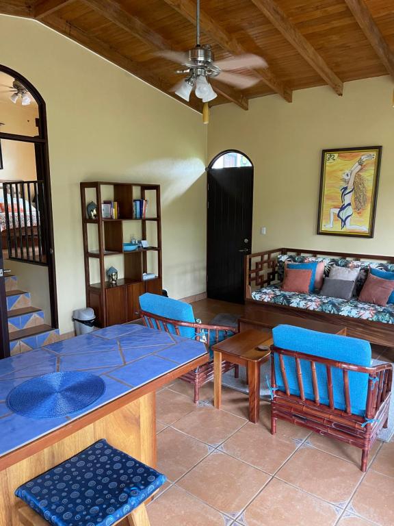 Posezení v ubytování Mango Tree Villas