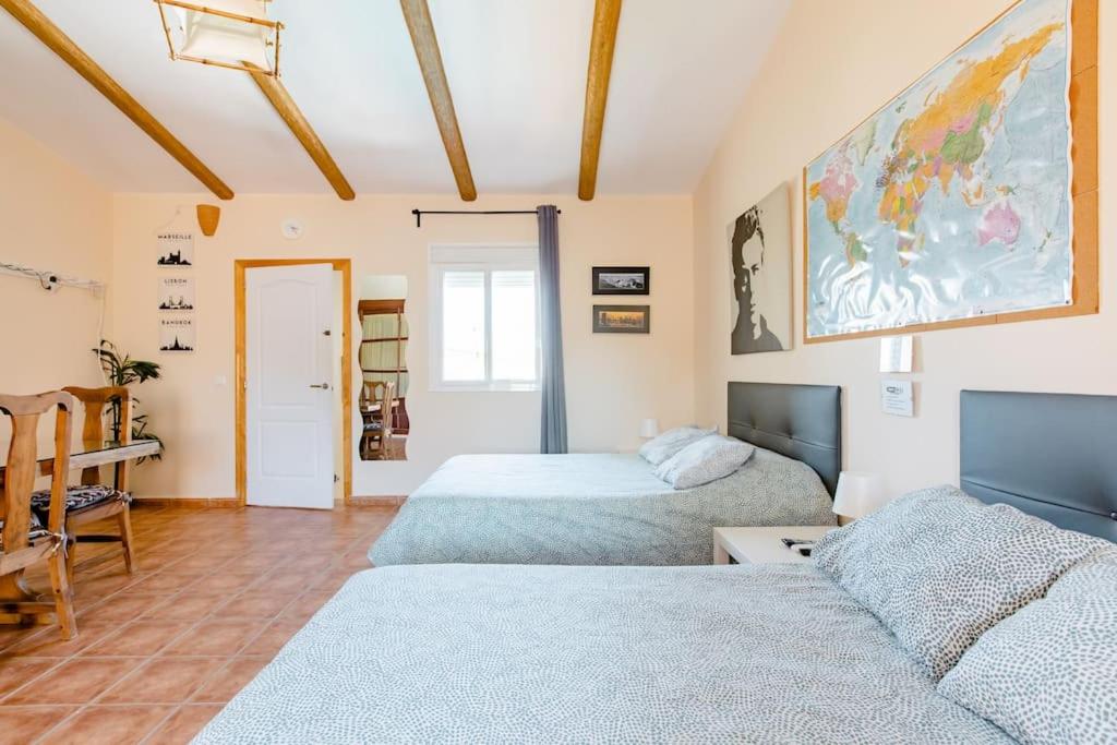 Posteľ alebo postele v izbe v ubytovaní Apartamento privado con piscina y jardin compartidos.