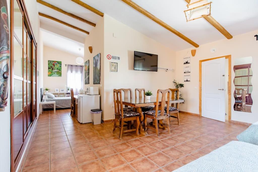 Kuchyňa alebo kuchynka v ubytovaní Apartamento privado con piscina y jardin compartidos.