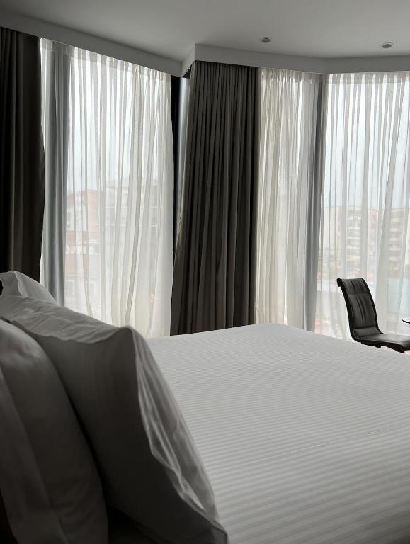 Postel nebo postele na pokoji v ubytování Black Diamond Hotel