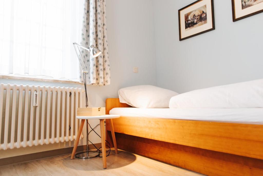 Unertl Bräustüberl Gästehaus - Single Room With Private Bathroom