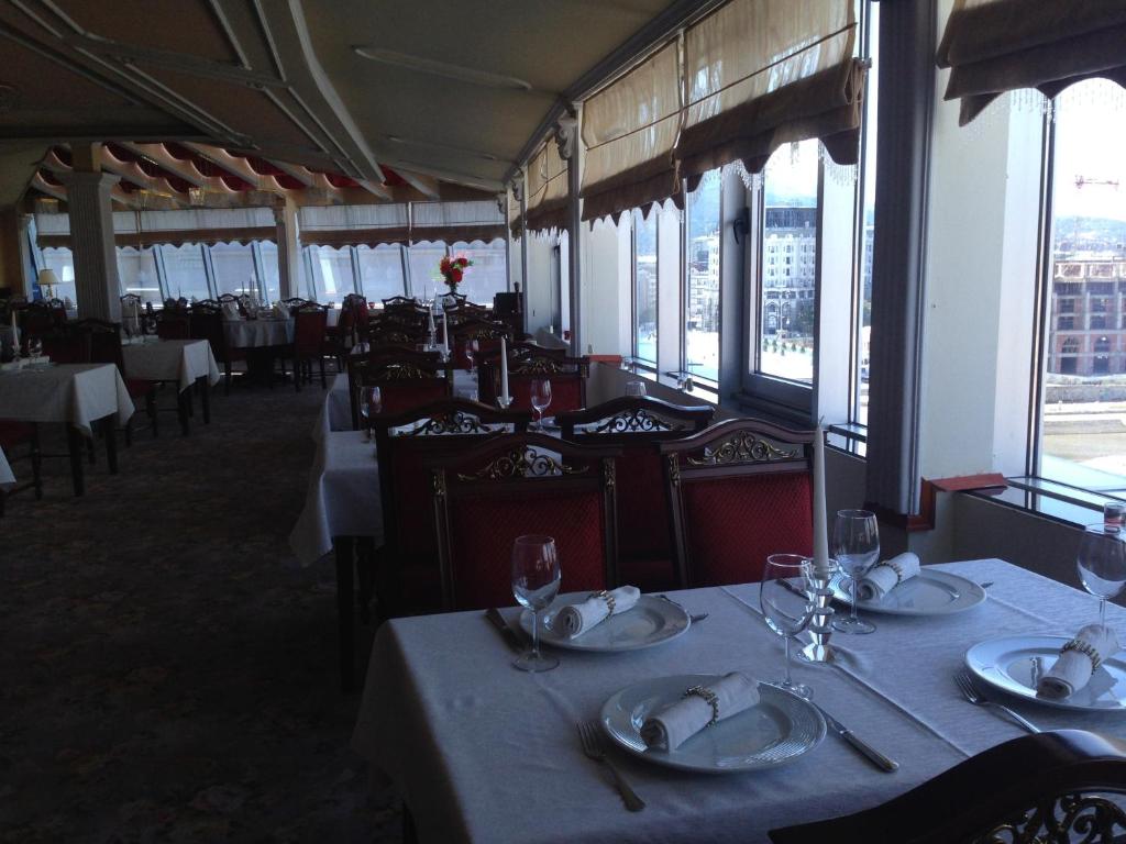 Restaurace v ubytování Stone Bridge Hotel