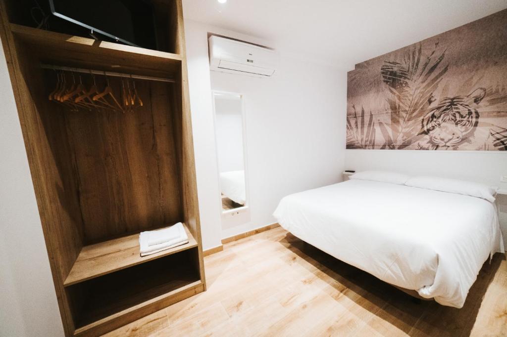 A bed or beds in a room at SUITES BERRUETA , Plaza Mayor by Albany