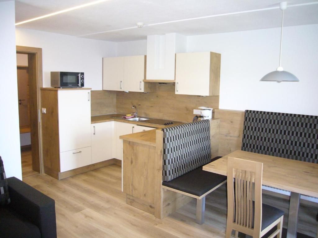 Kuchyňa alebo kuchynka v ubytovaní Langwieserhof