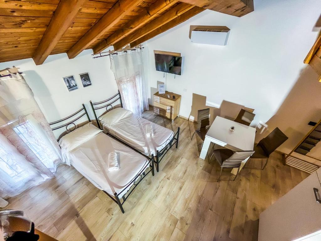 an overhead view of a bedroom with a bed and a desk at House Brennero 29 in Carpi