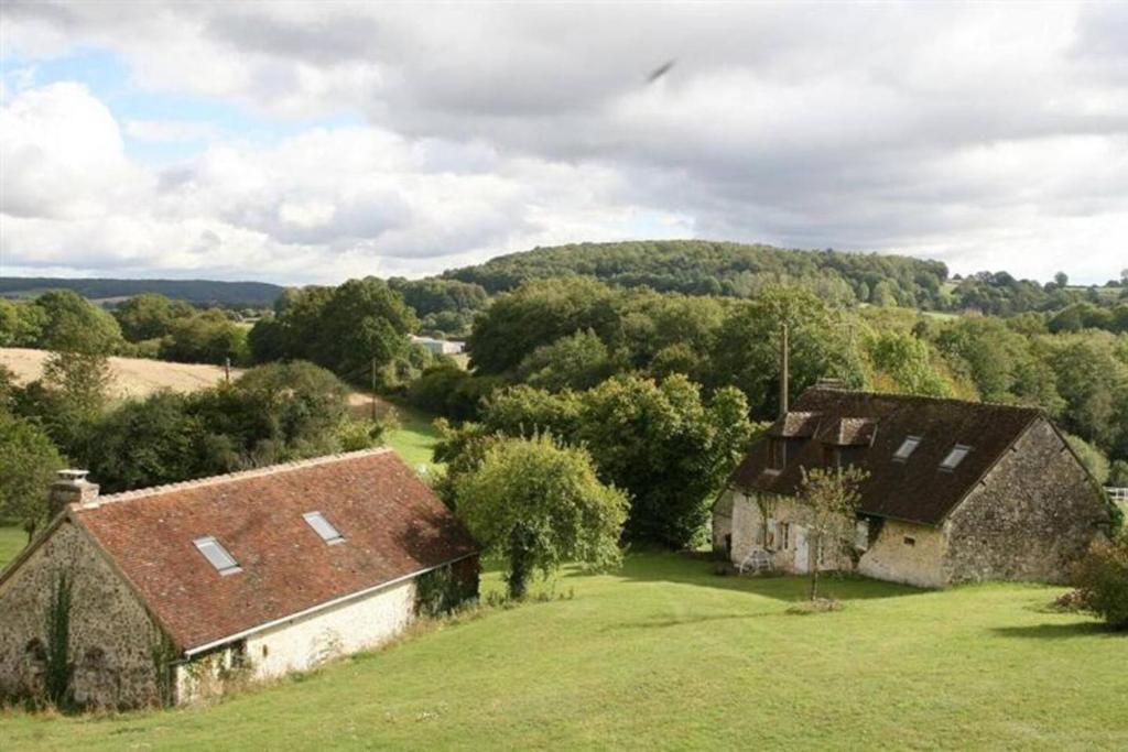 an aerial view of an old house and a barn at Propriete d'une chambre avec terrasse et wifi a Colonard Coruberta in Courcerault