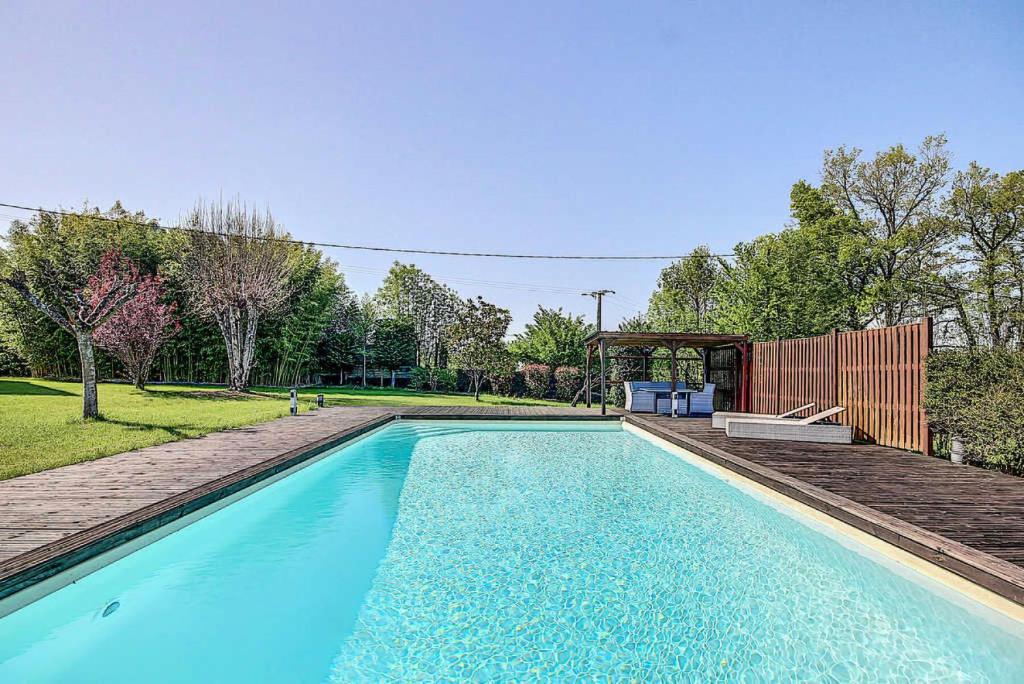 a large swimming pool in a yard with at Gîte de France Bayat 4 épis - Gîte de France 5 personnes 354 in Varetz