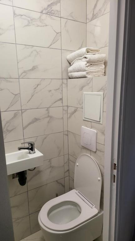 Koupelna v ubytování Fleurines Hotel