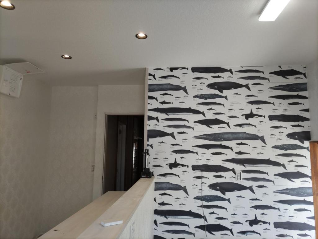 a wall of fish painted on a wall in a room at Shimanami Osayo no Yado - Vacation STAY 16166 in Onomichi