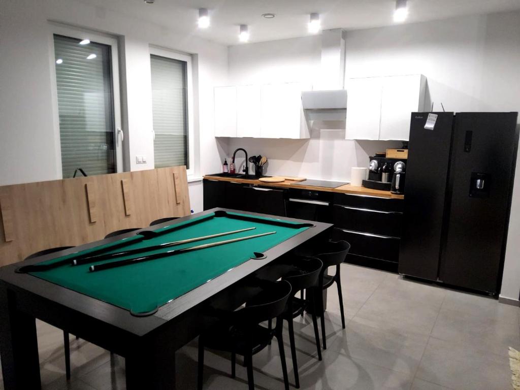 a kitchen with a ping pong table in a kitchen at Dom Bilardowy przy trasie A4 Gliwice Żernica 110m2 