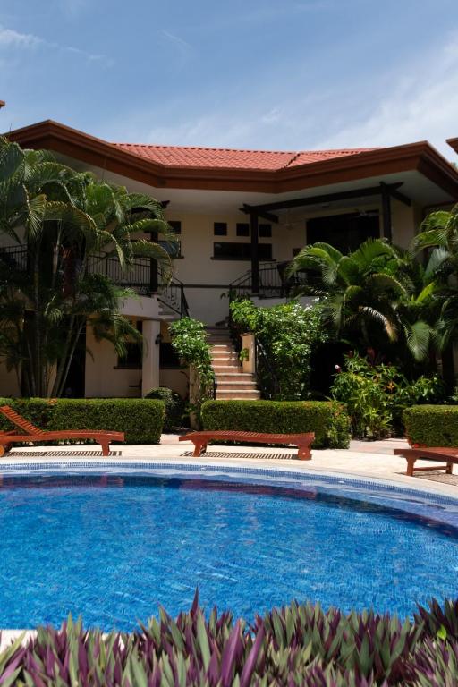 Beach Gardens Luxury Homes for Family Vacations: Ultimate Escape 2 Beach Gardens Luxury Homes for Family Vacations: Ultimate Escape