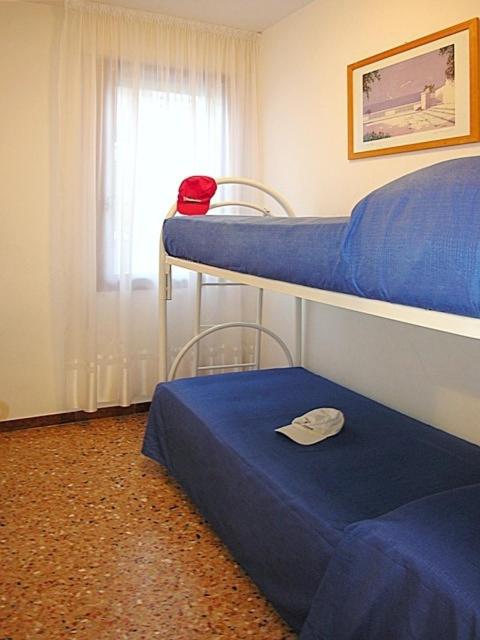 A bed or beds in a room at Appartamenti Nettuno Pineda