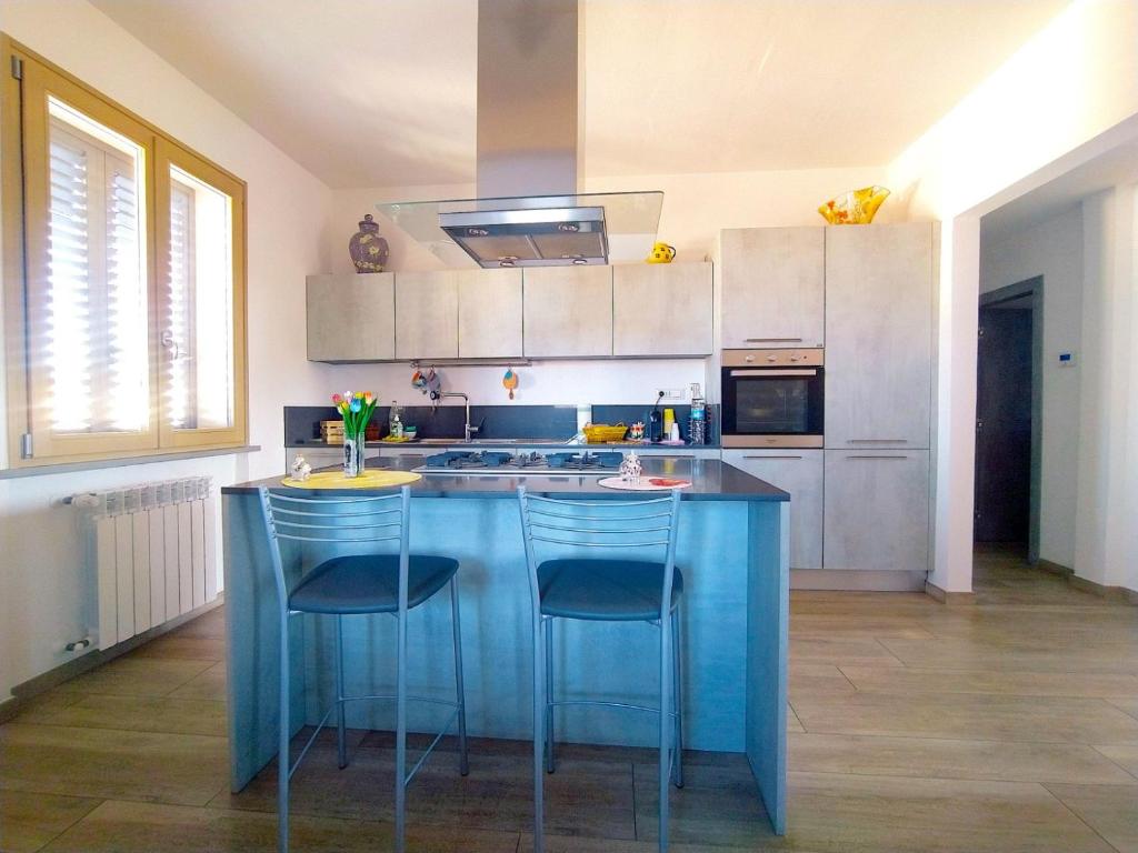 Kuchyň nebo kuchyňský kout v ubytování appartamento in bifamiliare