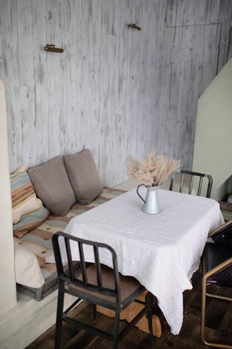 Posezení v ubytování Award-winning cottage on lake Thun- New