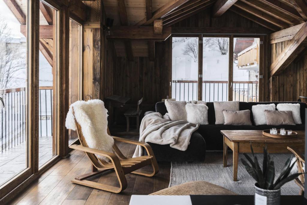 a living room with a couch and a table at Résidence Le Bercail - Chalets pour 12 Personnes 224 in Saint-Martin-de-Belleville