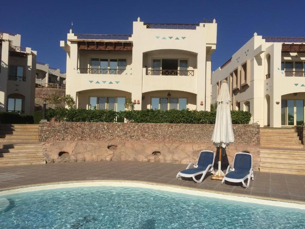 Bazén v ubytování Sharks Bay Oasis Apartment Sharm El sheik nebo v jeho okolí