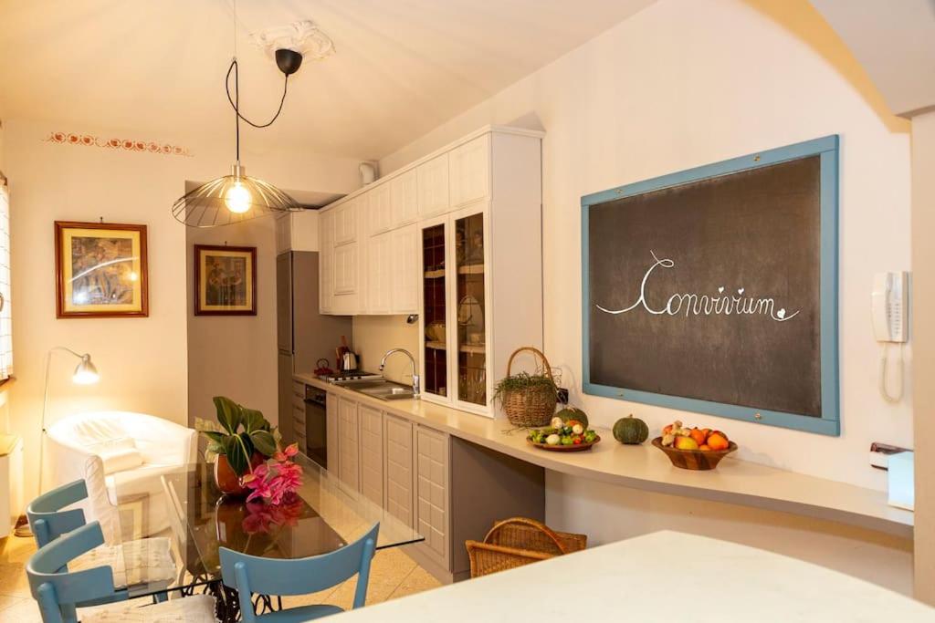 a kitchen with a chalk board on the wall at Convivium in Rivarolo Mantovano