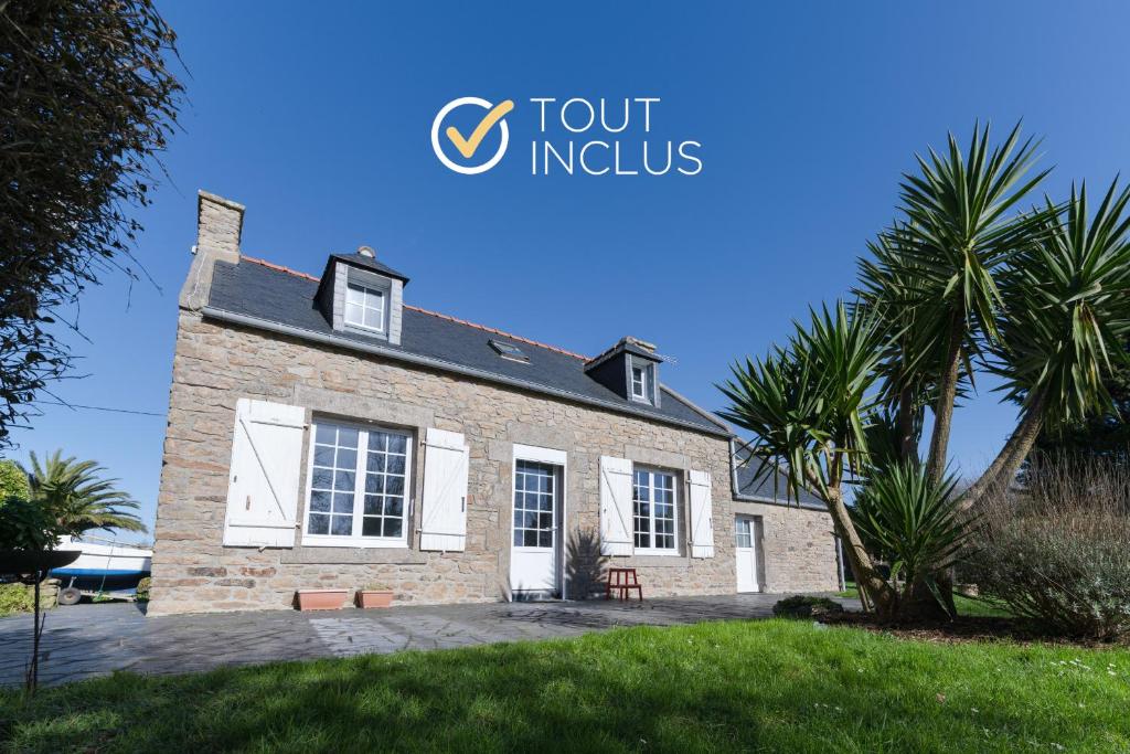 a building with the tour indus logo on it at KER HIR - Charmante maison bretonne tout confort in Landunvez