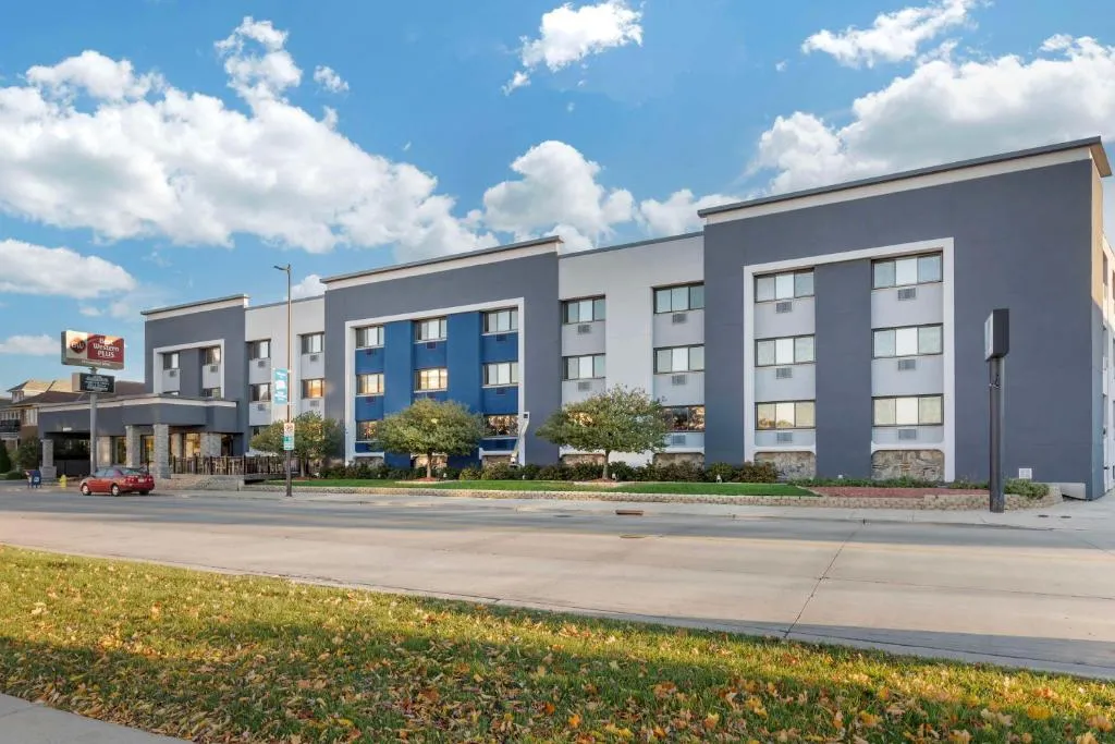 Best Western Plus Milwaukee West in West Allis