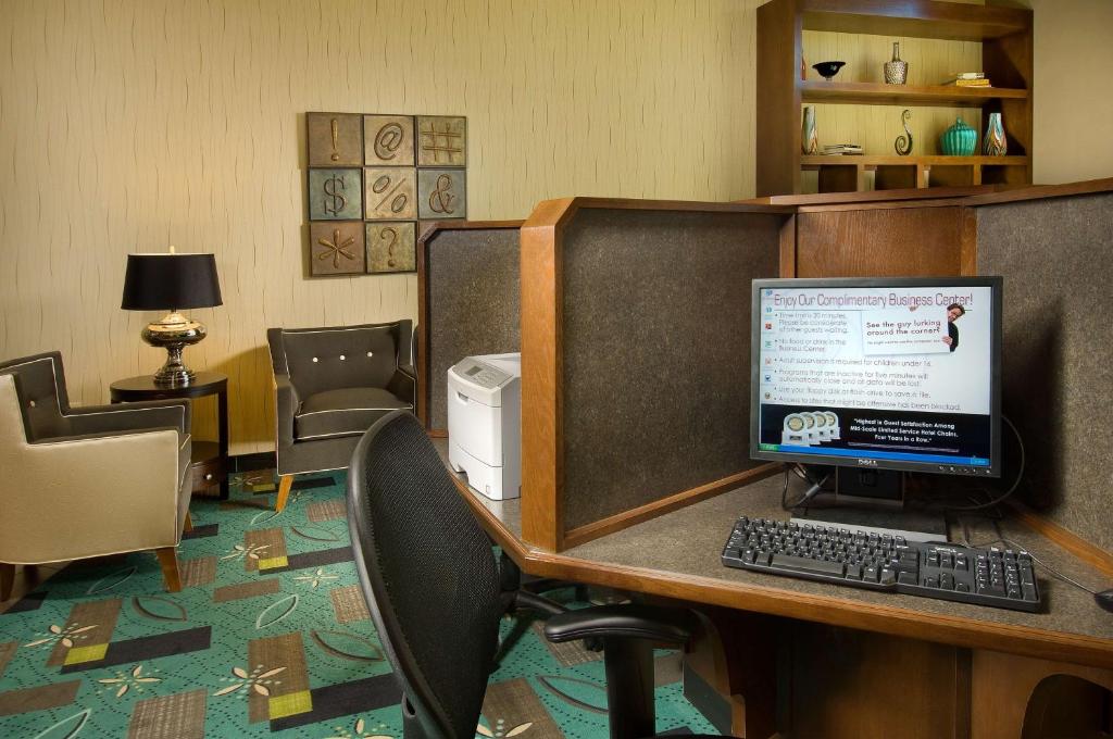 TV a/nebo společenská místnost v ubytování Drury Plaza Hotel San Antonio North Stone Oak
