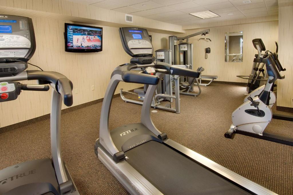 Fitness centrum a/nebo fitness zařízení v ubytování Drury Plaza Hotel San Antonio North Stone Oak