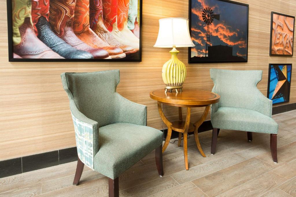 Posezení v ubytování Drury Inn & Suites McAllen