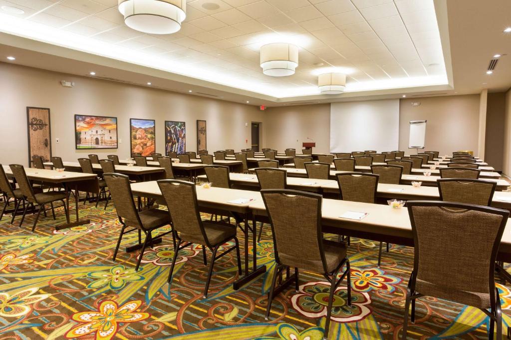 Konferenční prostory v ubytování Drury Inn & Suites McAllen