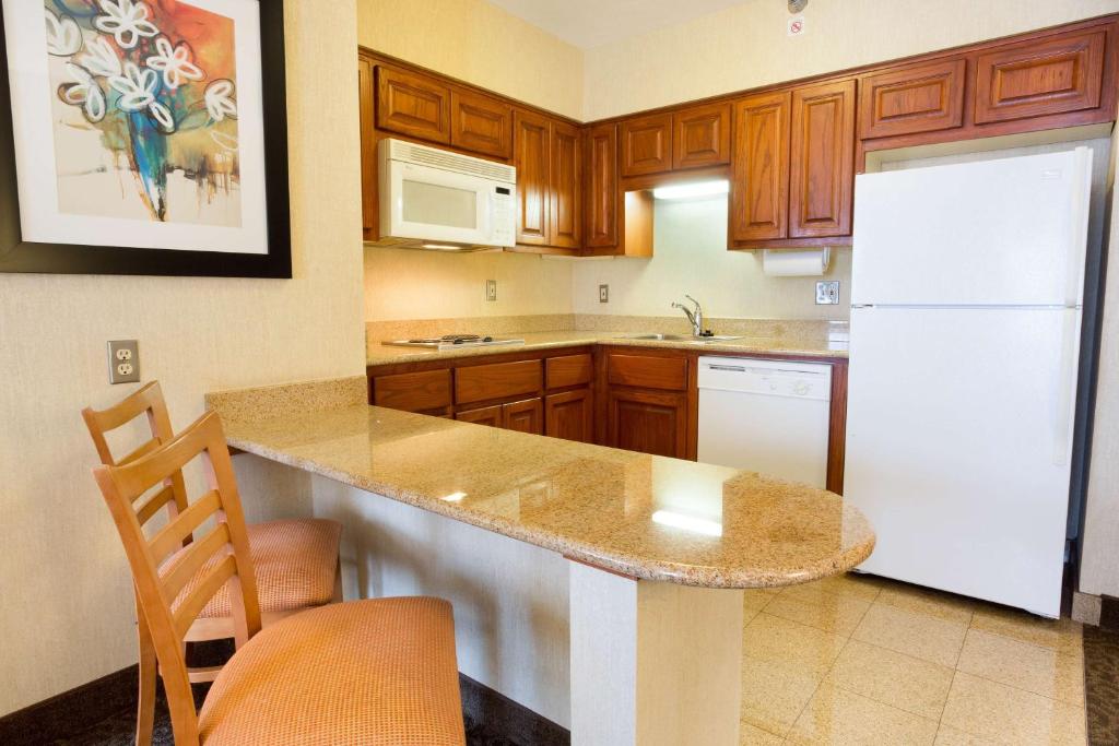 Kuchyň nebo kuchyňský kout v ubytování Drury Inn & Suites McAllen