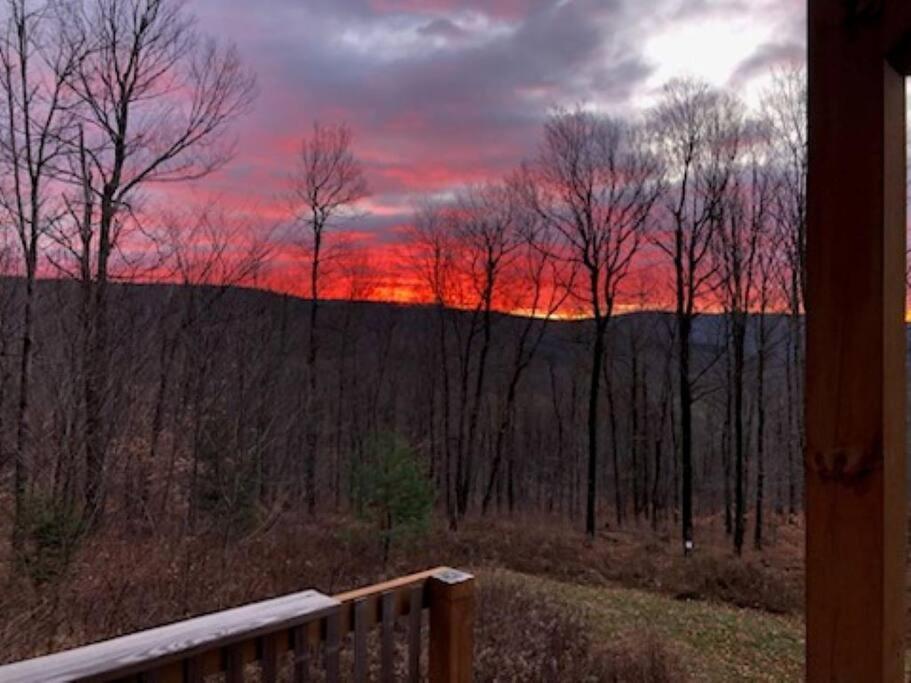 Vacation Home Cozy Cabin on Top of the Ridge, Bovina Center, NY