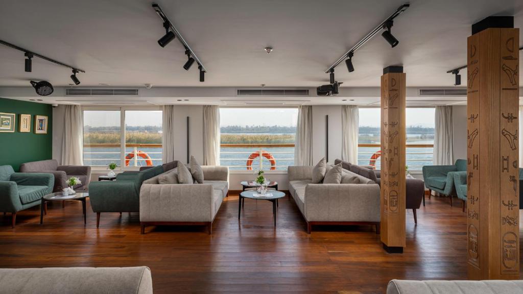 Posezení v ubytování TIA Boutique Nile Cruise - Every Monday from Luxor for 04 & 07 Nights - Every Friday From Aswan for 03 & 07 Nights