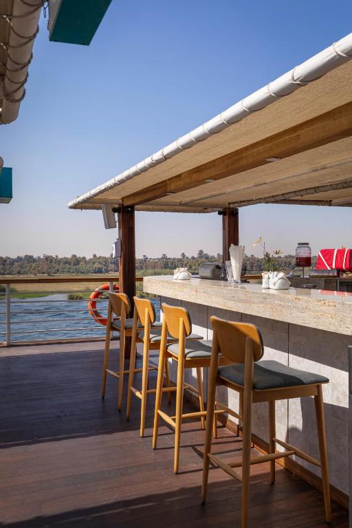 Balkón nebo terasa v ubytování TIA Boutique Nile Cruise - Every Monday from Luxor for 04 & 07 Nights - Every Friday From Aswan for 03 & 07 Nights