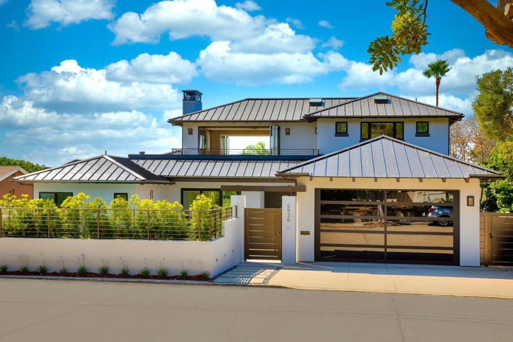 Luxury Bird Rock Home with Private Pool, Hot Tub & Fire Pit!, San Diego