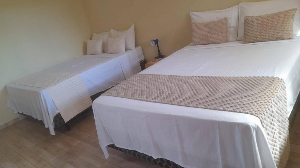 Postel nebo postele na pokoji v ubytování Vila Itacimirim