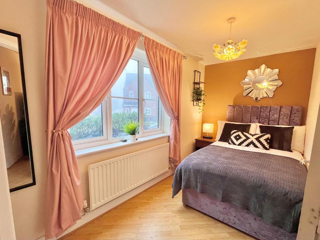 a bedroom with a bed and a window at Noknokstay-Payler House-cozy 4 bedrooms in Sheffield