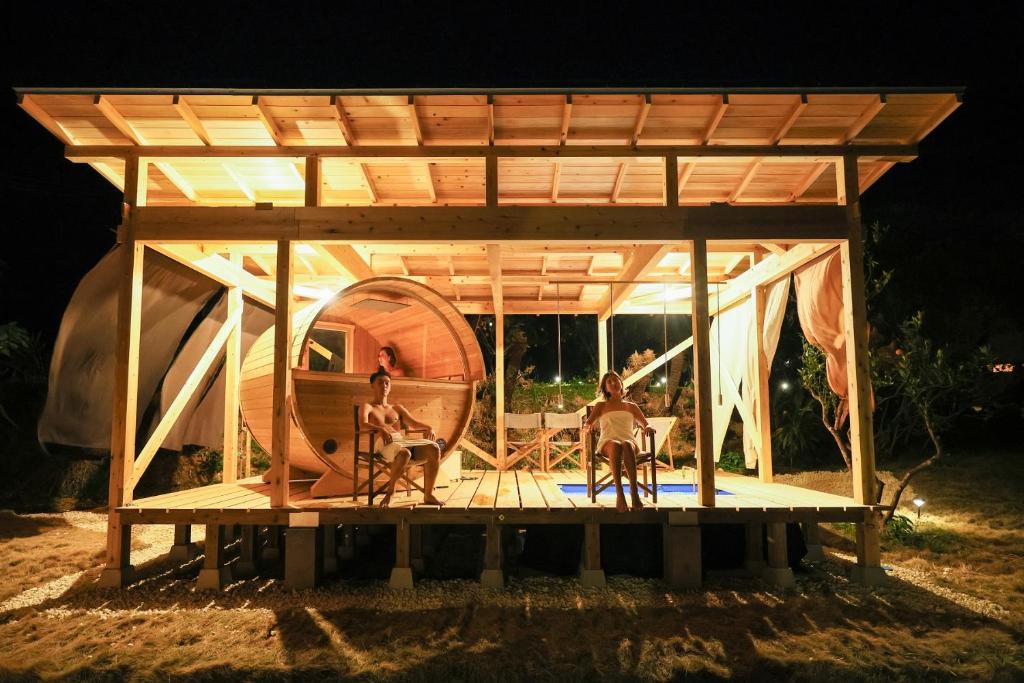 Fotografie z fotogalerie ubytování 泊まれるアートミュージアム 琉球ヴィラ v destinaci Tatsugo