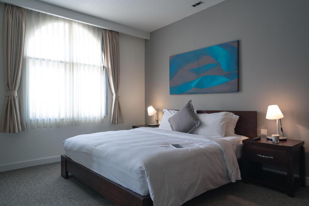 Postel nebo postele na pokoji v ubytování Central Mansions Serviced Apartments