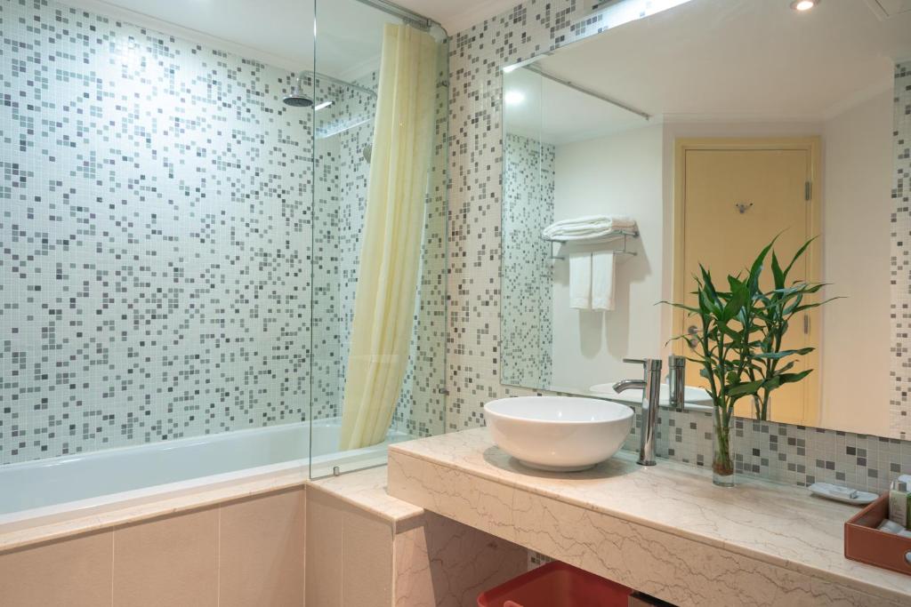 Koupelna v ubytování Central Mansions Serviced Apartments