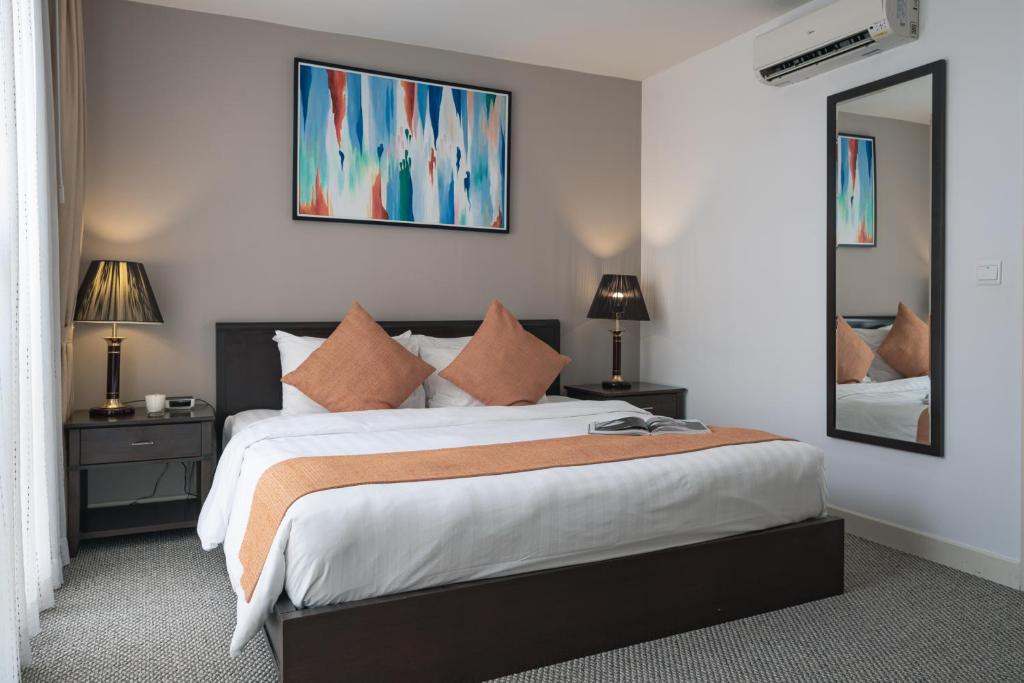 Postel nebo postele na pokoji v ubytování Central Mansions Serviced Apartments