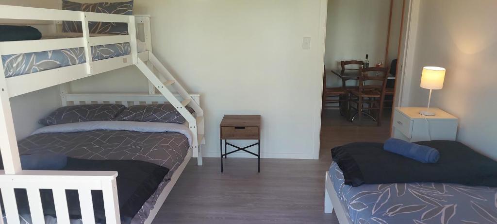 Postel nebo postele na pokoji v ubytování Tongariro Estate
