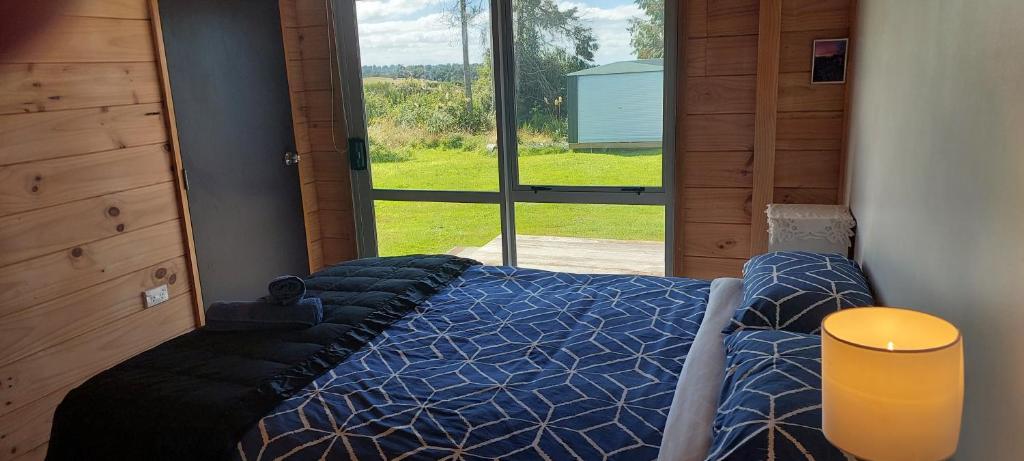 Postel nebo postele na pokoji v ubytování Tongariro Estate