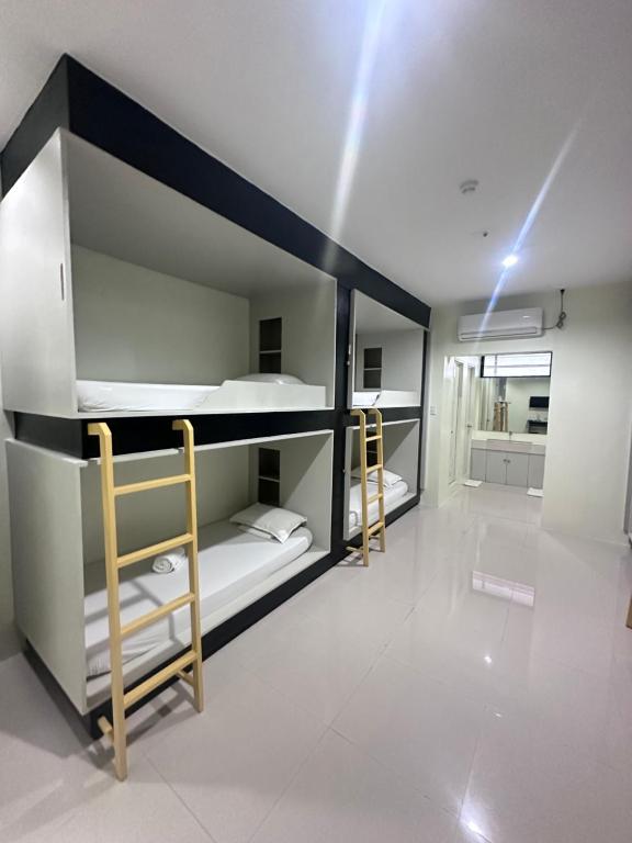 a room with two bunk beds in a room at Travelbee Airport Inn in Mactan