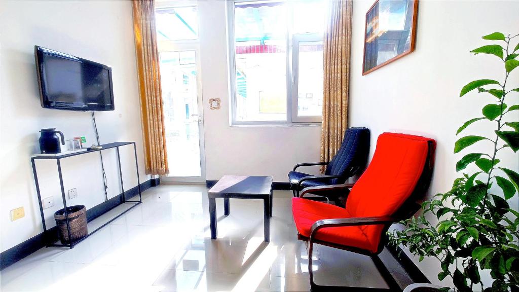 TV a/nebo společenská místnost v ubytování Gubeikou Great Wall Chengtaoxiaozhu Boutique Homestay