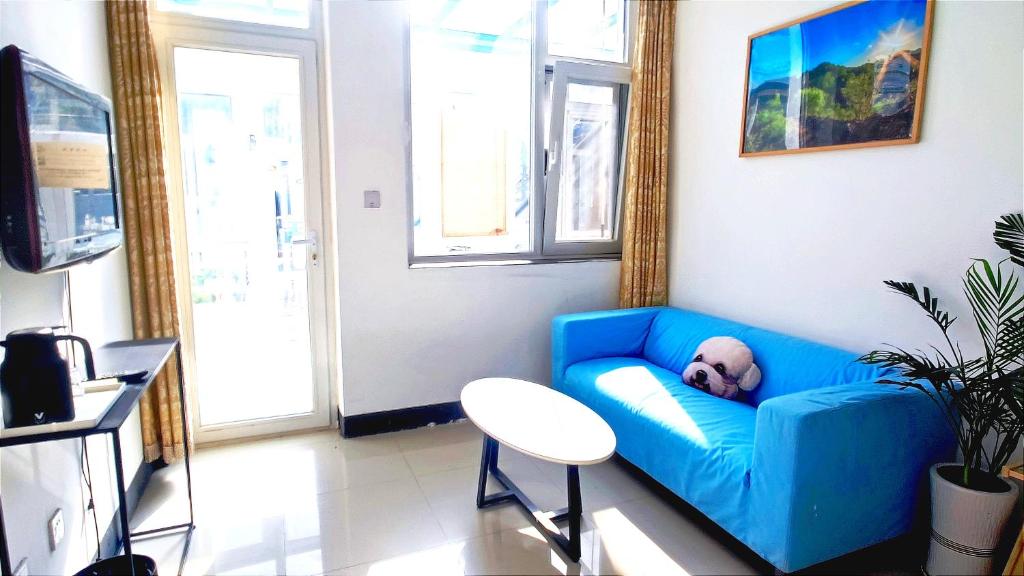 TV a/nebo společenská místnost v ubytování Gubeikou Great Wall Chengtaoxiaozhu Boutique Homestay