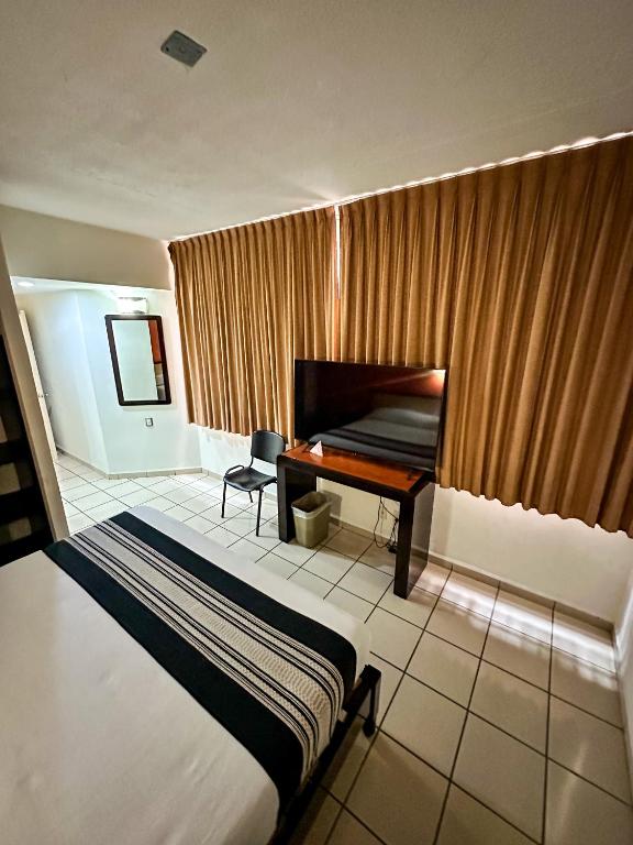 Postel nebo postele na pokoji v ubytování Hotel Montreal